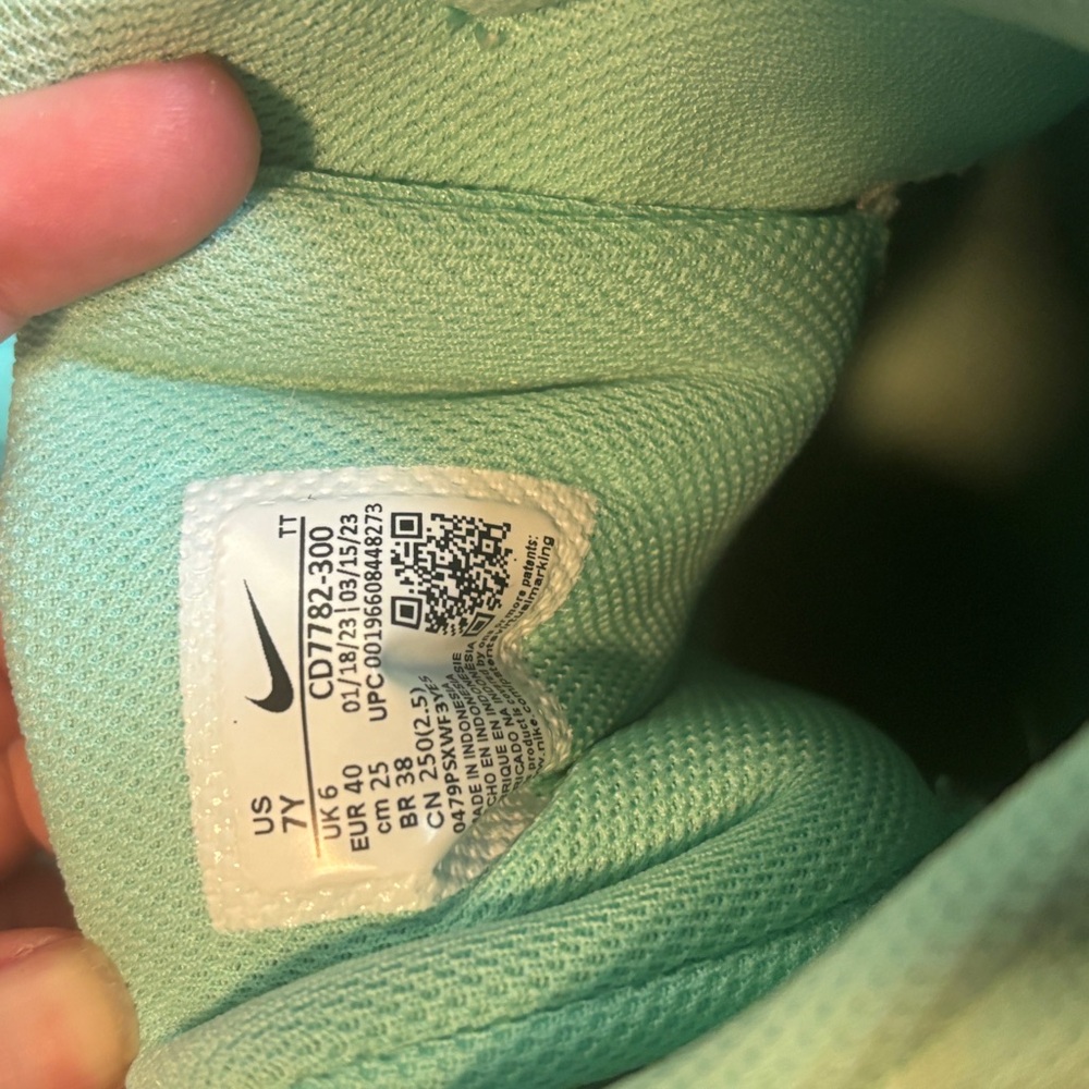 Nike Teal and White Sneakers Hi-Top - Picture 8 of 9